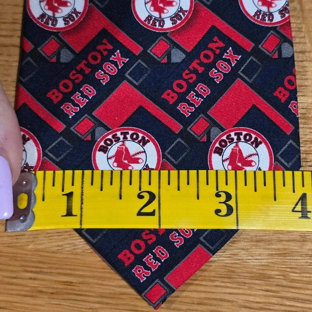 MLB Boston Red Sox Mens Silk‎ Necktie Navy Blue Red Geometric Logo Print BoSox